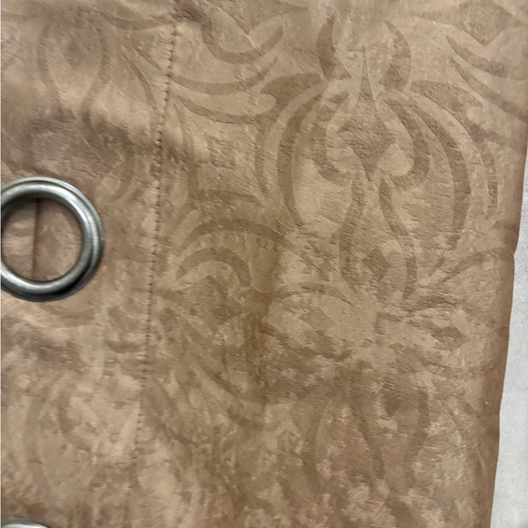 Elegant Tan blackout energy saving curtain panel. 80x40 . 2 panels available .. - Picture 7 of 9